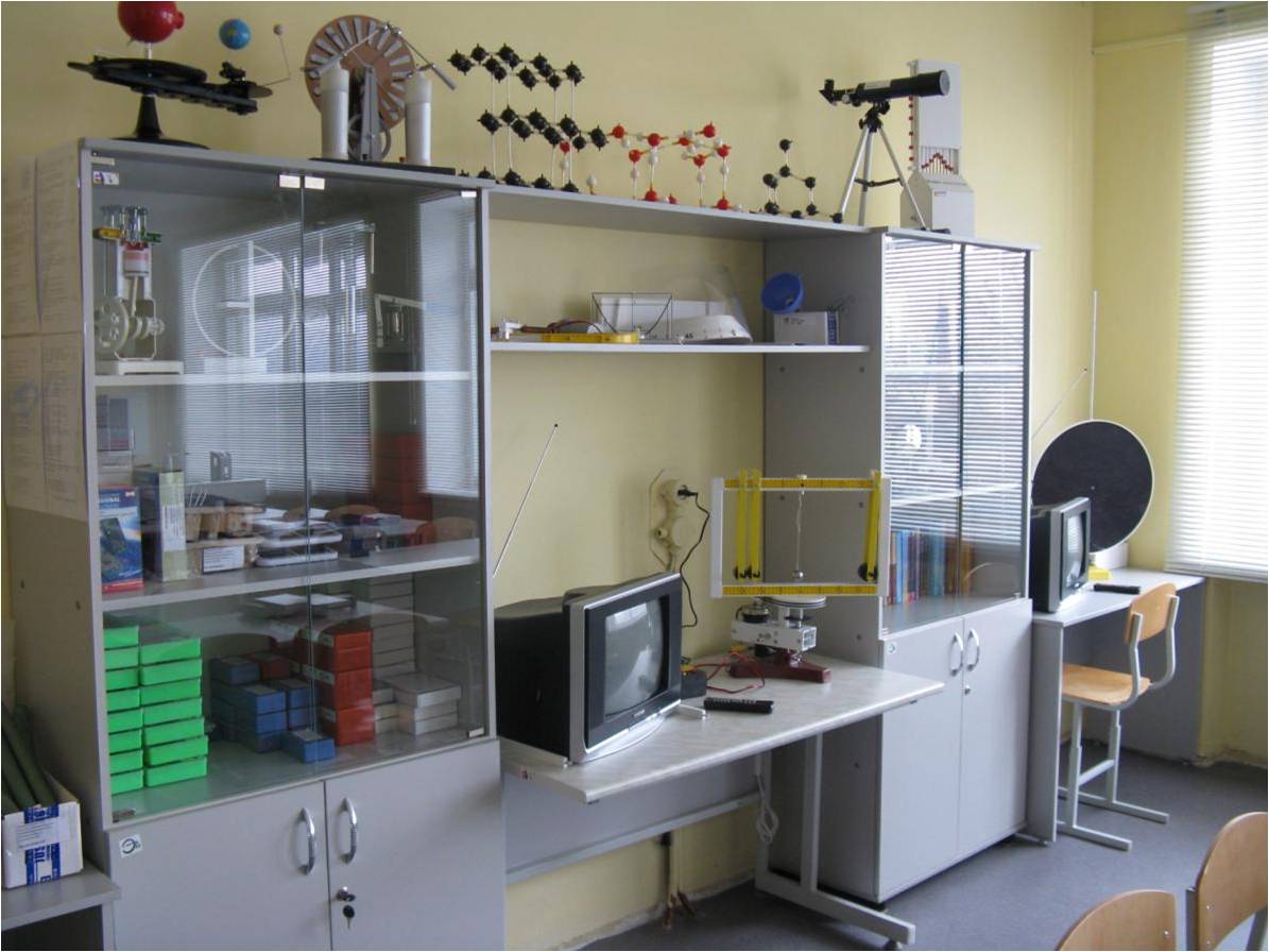 Лаборантская кабинета физики в школе